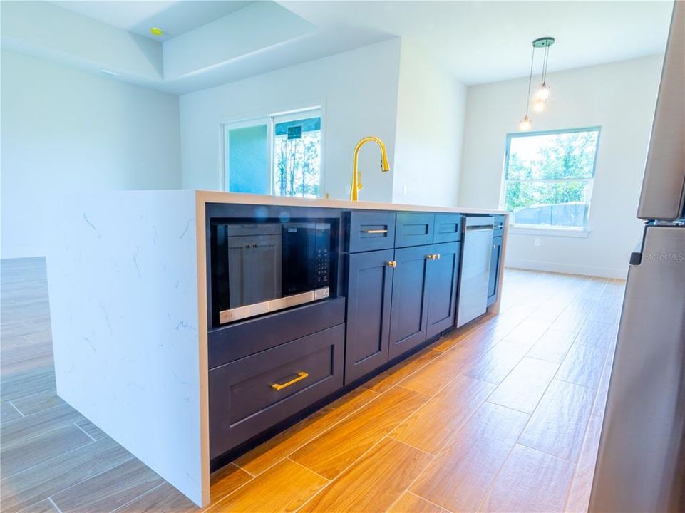 For Rent: $2,498 (3 beds, 2 baths, 1850 Square Feet)