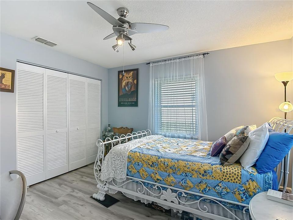 合同活跃: $249,500 (2 贝兹, 2 浴室, 1148 平方英尺)