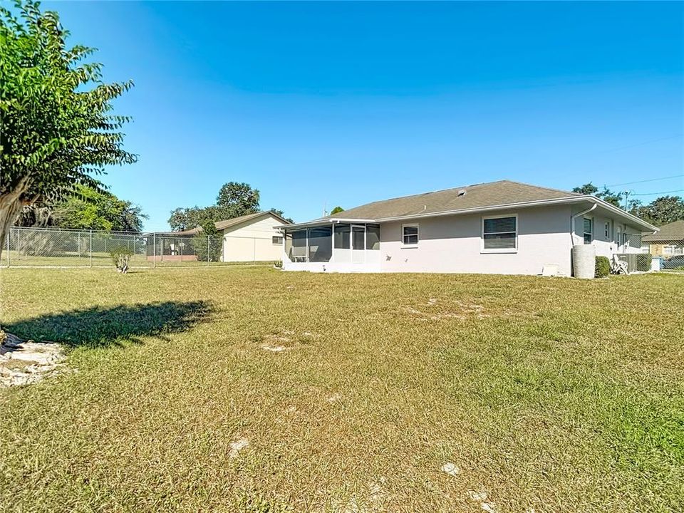 合同活跃: $249,500 (2 贝兹, 2 浴室, 1148 平方英尺)