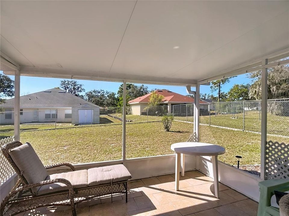 合同活跃: $249,500 (2 贝兹, 2 浴室, 1148 平方英尺)