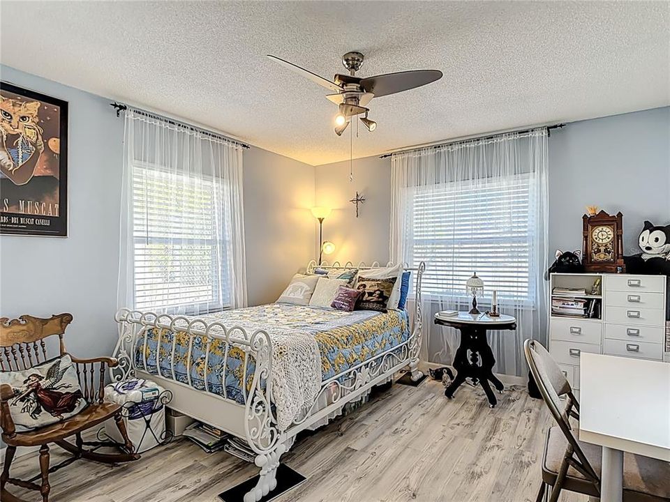 合同活跃: $249,500 (2 贝兹, 2 浴室, 1148 平方英尺)