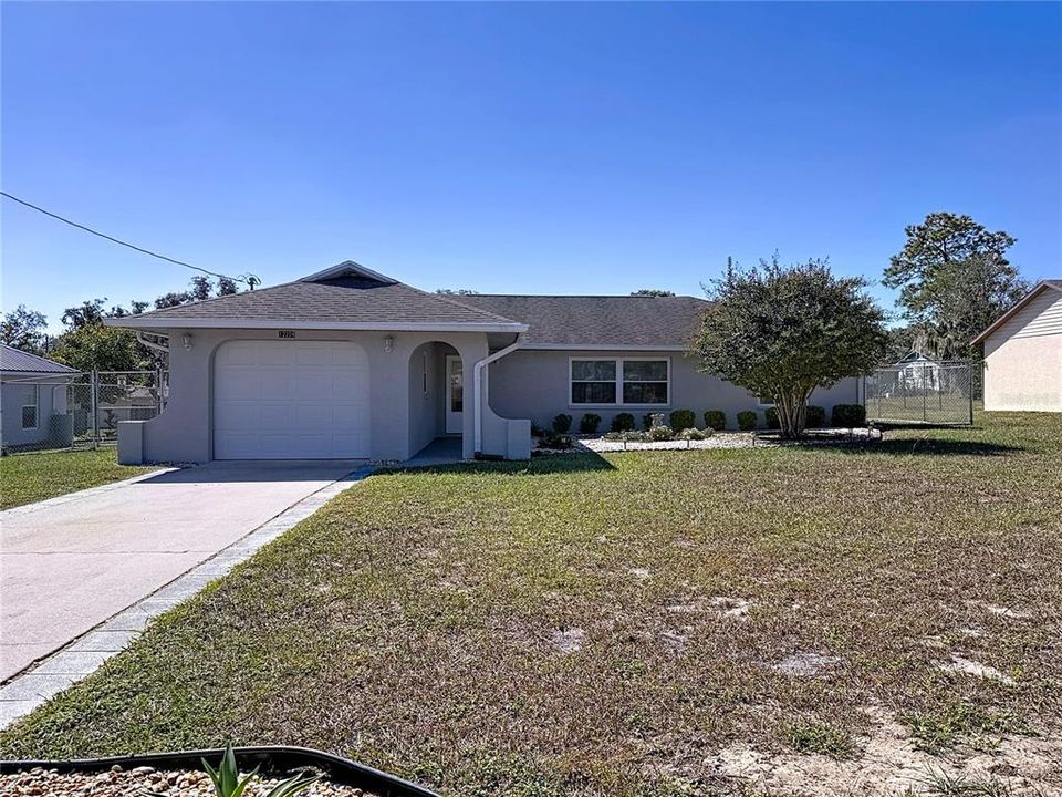 合同活跃: $249,500 (2 贝兹, 2 浴室, 1148 平方英尺)