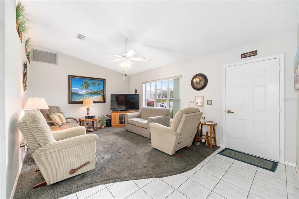 Activo con contrato: $249,900 (2 camas, 2 baños, 1178 Pies cuadrados)