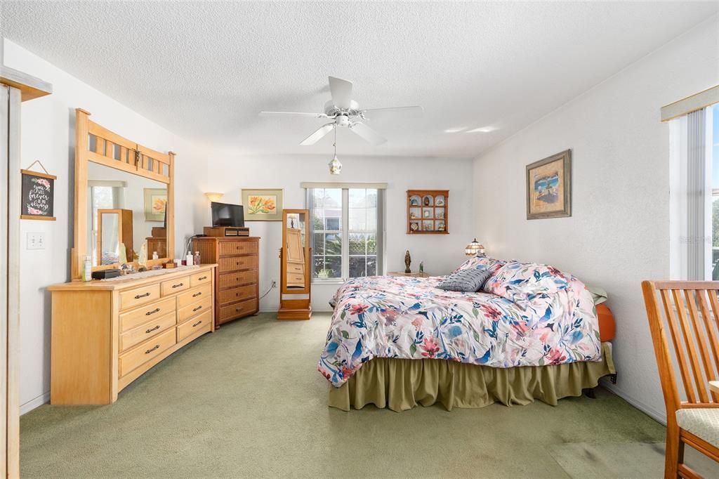 Activo con contrato: $249,900 (2 camas, 2 baños, 1178 Pies cuadrados)