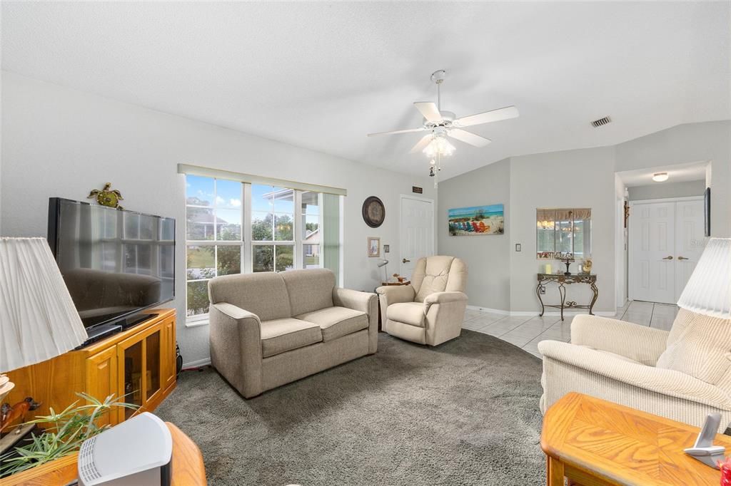 Activo con contrato: $249,900 (2 camas, 2 baños, 1178 Pies cuadrados)