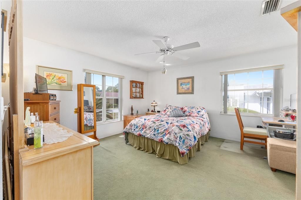 Activo con contrato: $249,900 (2 camas, 2 baños, 1178 Pies cuadrados)