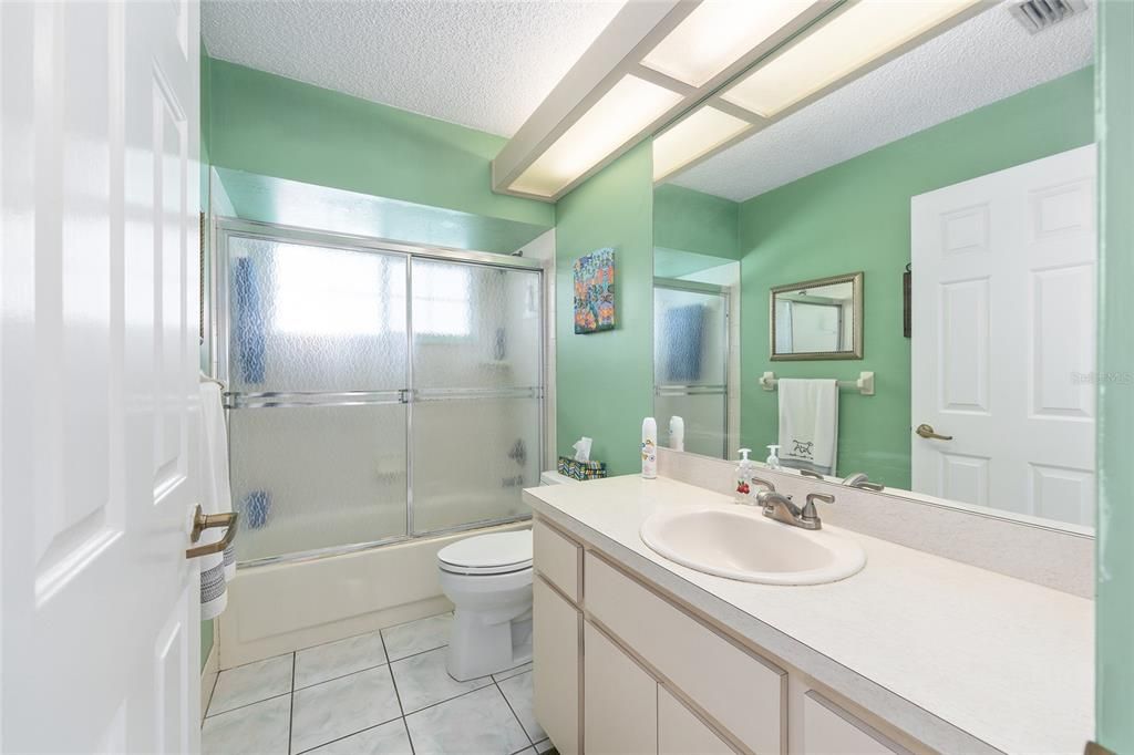 Activo con contrato: $249,900 (2 camas, 2 baños, 1178 Pies cuadrados)