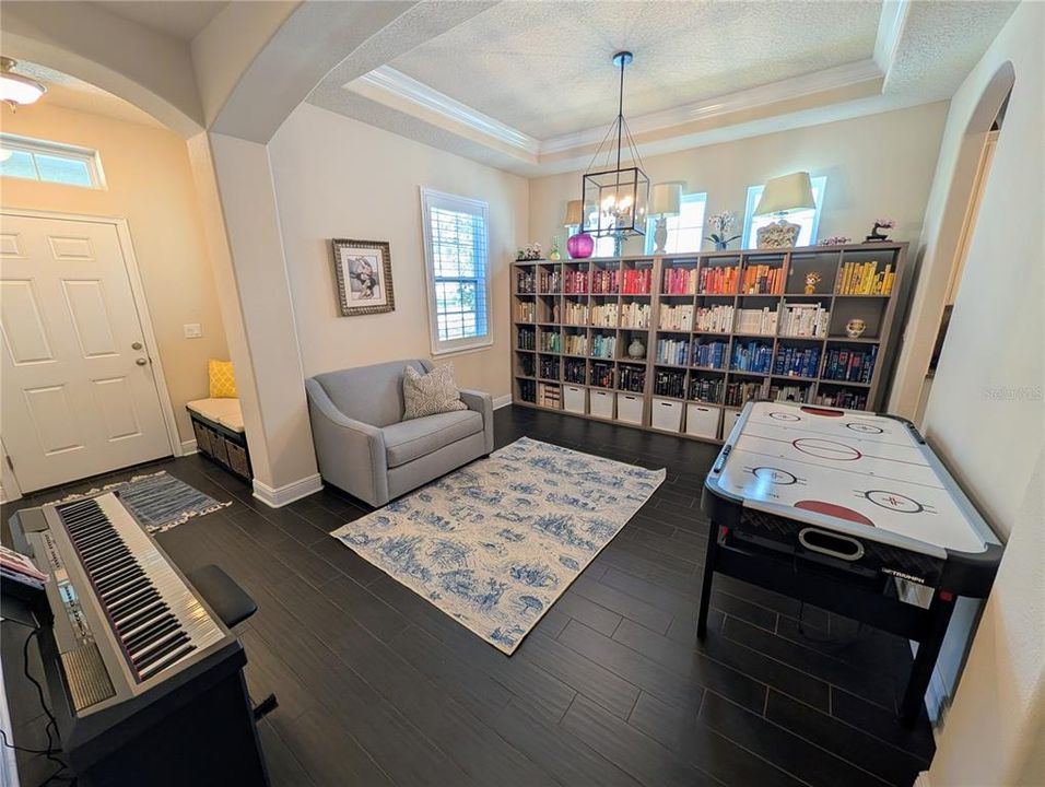 For Sale: $414,999 (3 beds, 2 baths, 2005 Square Feet)