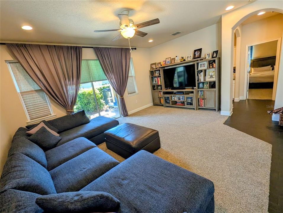 For Sale: $414,999 (3 beds, 2 baths, 2005 Square Feet)