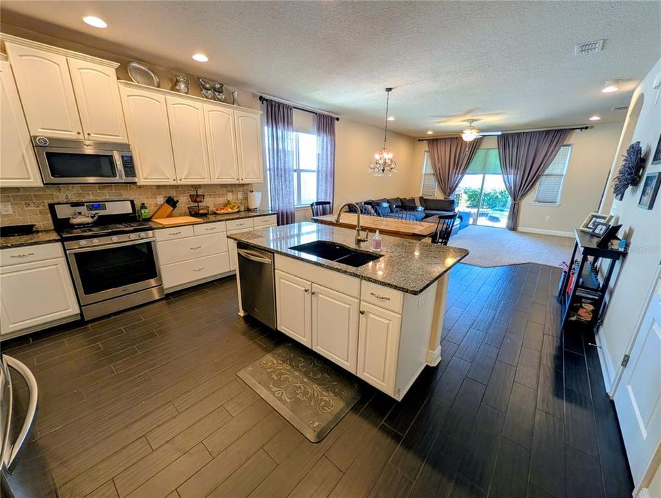 For Sale: $414,999 (3 beds, 2 baths, 2005 Square Feet)