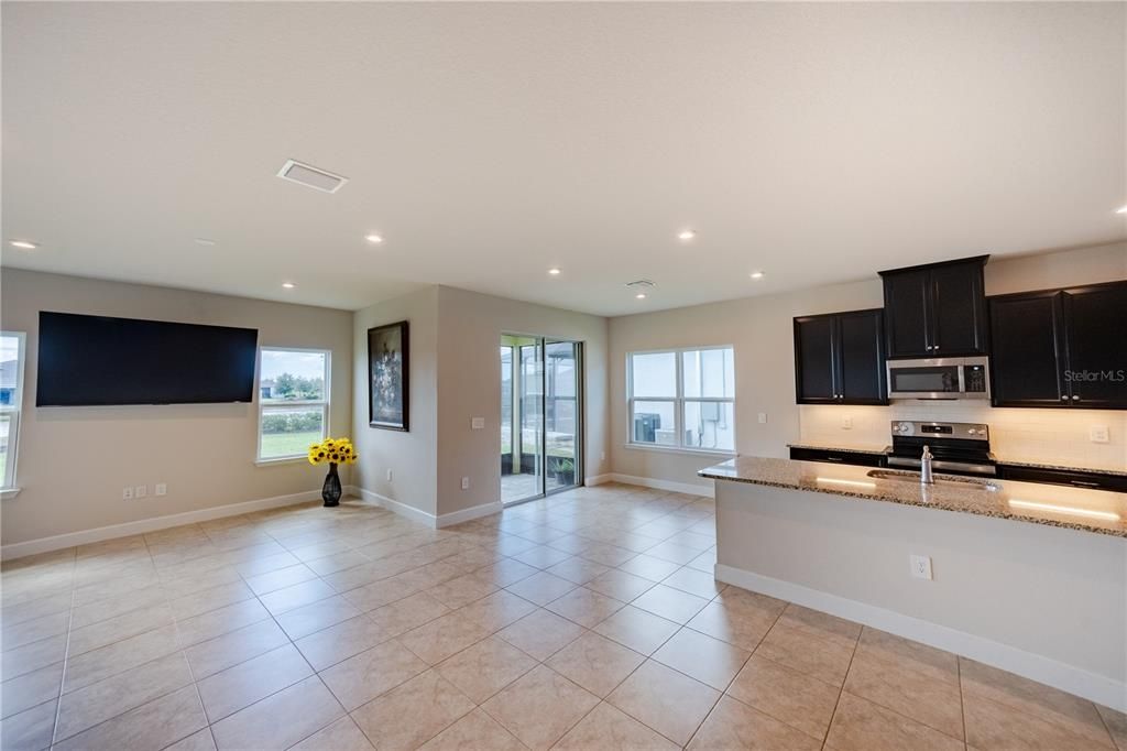 For Sale: $369,900 (4 beds, 2 baths, 2021 Square Feet)