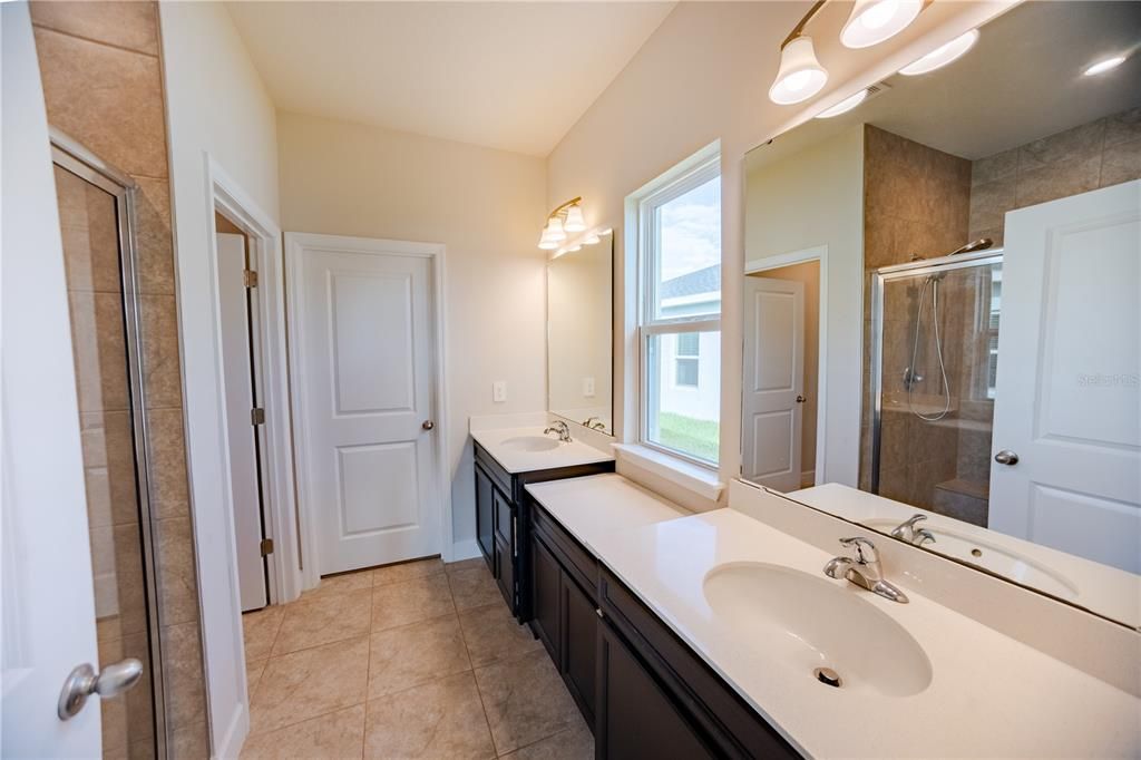 For Sale: $369,900 (4 beds, 2 baths, 2021 Square Feet)