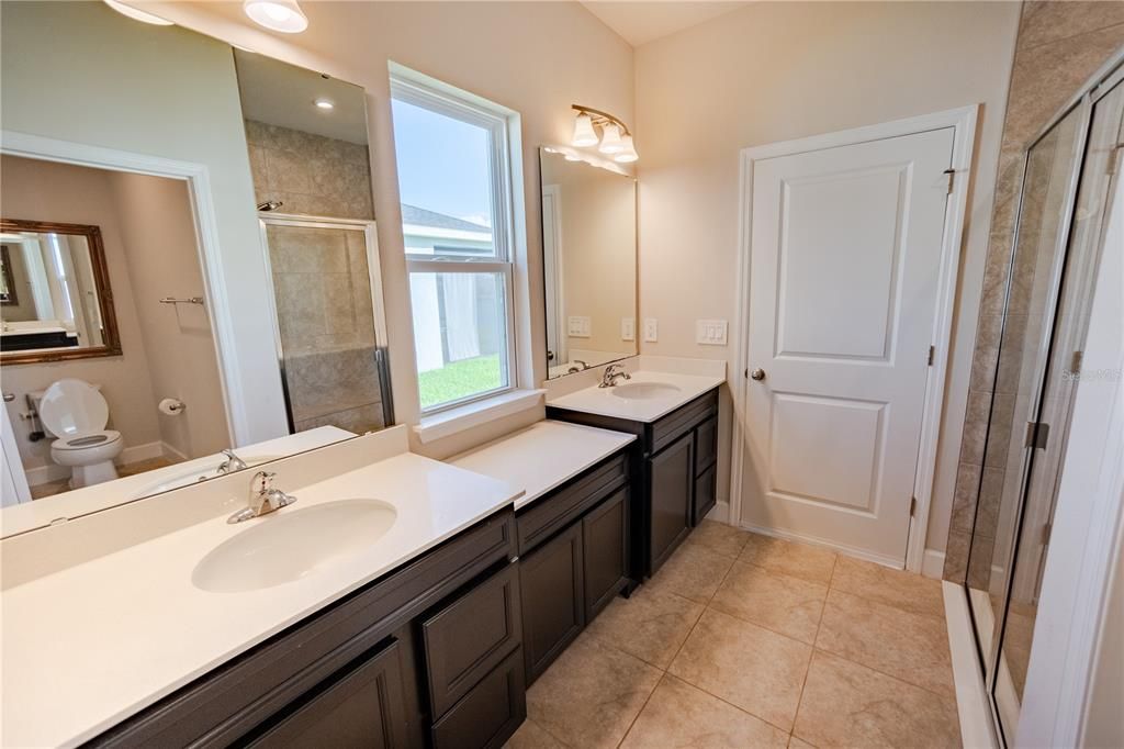 For Sale: $369,900 (4 beds, 2 baths, 2021 Square Feet)