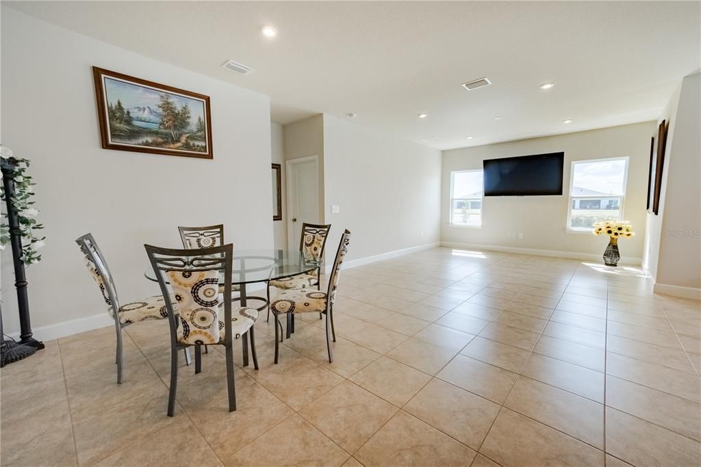 For Sale: $369,900 (4 beds, 2 baths, 2021 Square Feet)