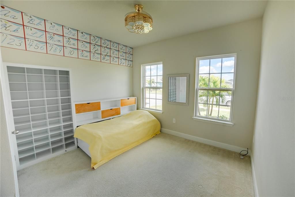 For Sale: $369,900 (4 beds, 2 baths, 2021 Square Feet)