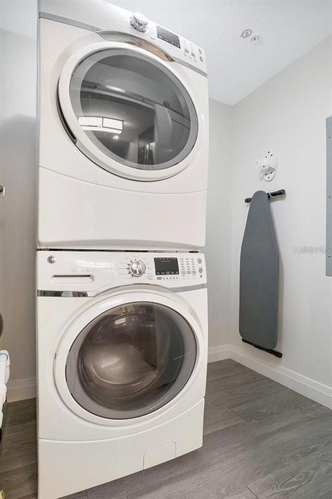 For Sale: $330,000 (2 beds, 2 baths, 1265 Square Feet)