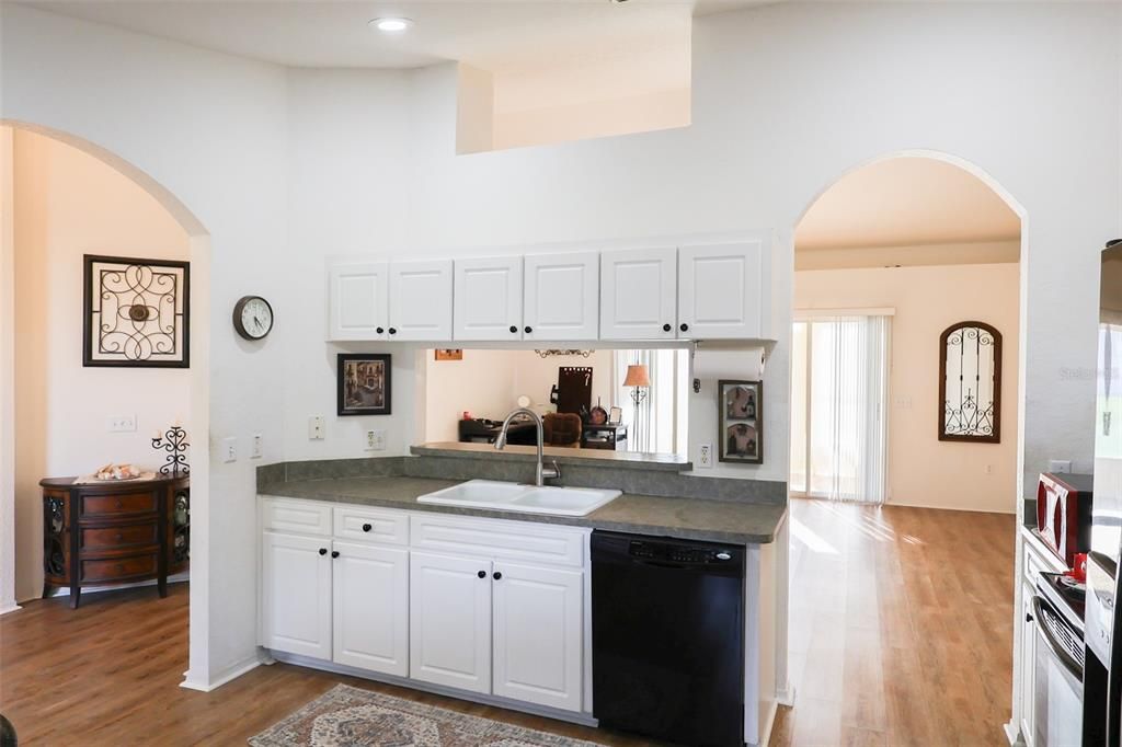 待售: $345,000 (3 贝兹, 2 浴室, 1607 平方英尺)