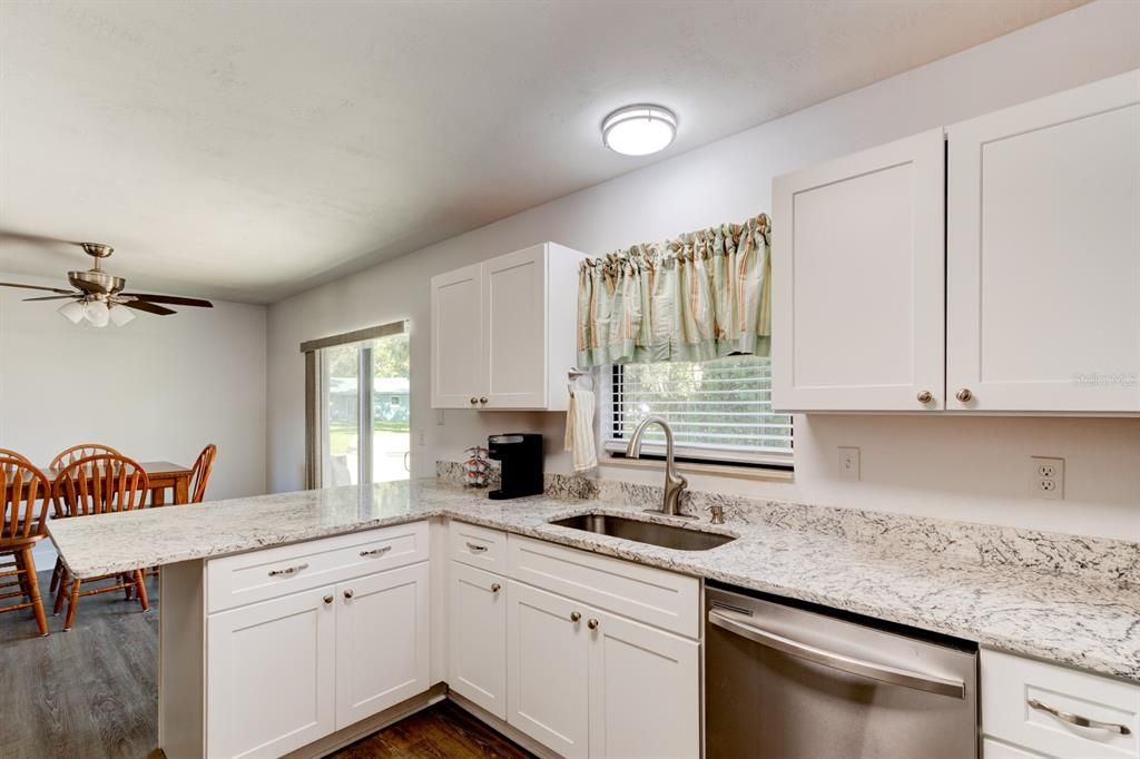 Activo con contrato: $225,000 (2 camas, 2 baños, 1186 Pies cuadrados)