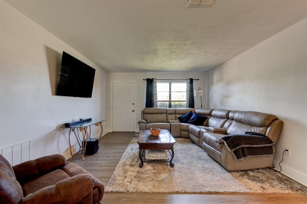 Activo con contrato: $225,000 (2 camas, 2 baños, 1186 Pies cuadrados)