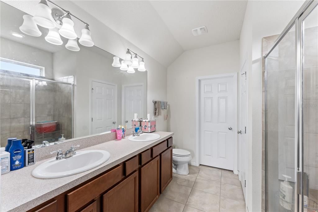 На продажу: $480,000 (5 спален, 2 ванн, 2820 Квадратных фут)