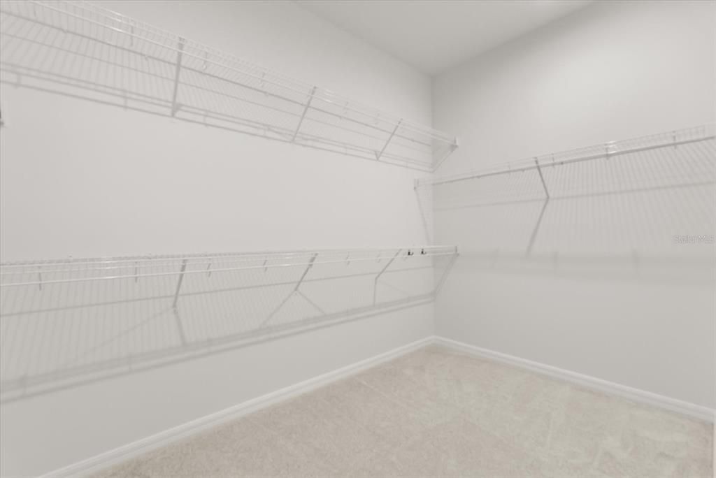 合同活跃: $669,900 (4 贝兹, 3 浴室, 2470 平方英尺)