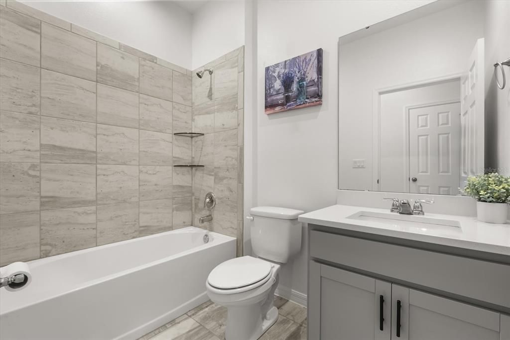 合同活跃: $669,900 (4 贝兹, 3 浴室, 2470 平方英尺)