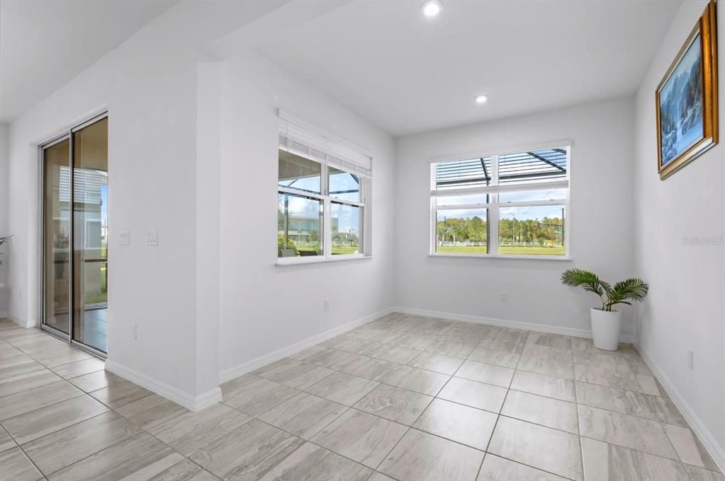 合同活跃: $669,900 (4 贝兹, 3 浴室, 2470 平方英尺)