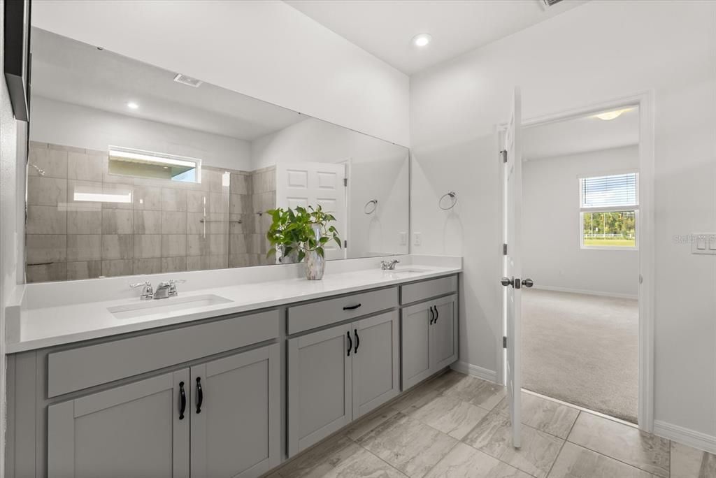 合同活跃: $669,900 (4 贝兹, 3 浴室, 2470 平方英尺)