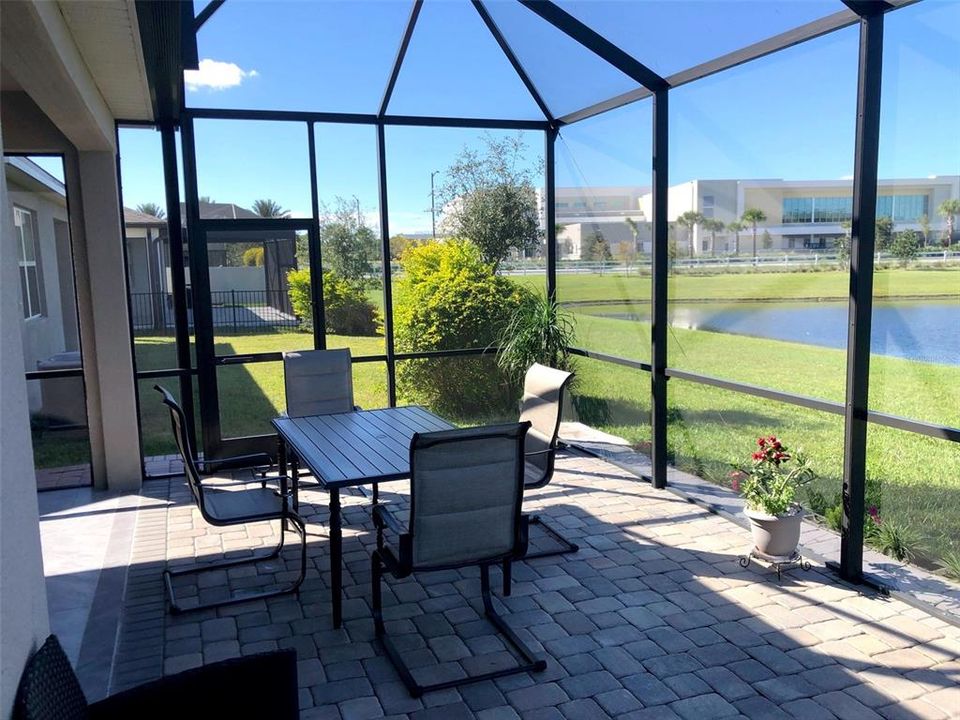 合同活跃: $669,900 (4 贝兹, 3 浴室, 2470 平方英尺)