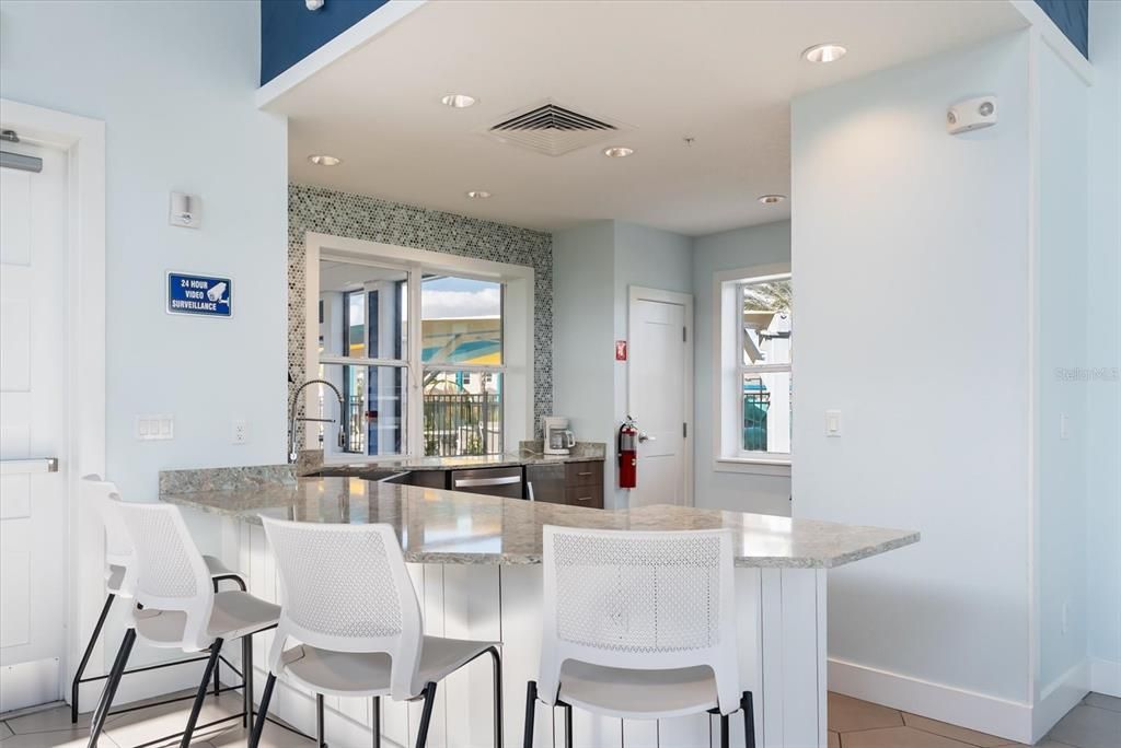 合同活跃: $669,900 (4 贝兹, 3 浴室, 2470 平方英尺)