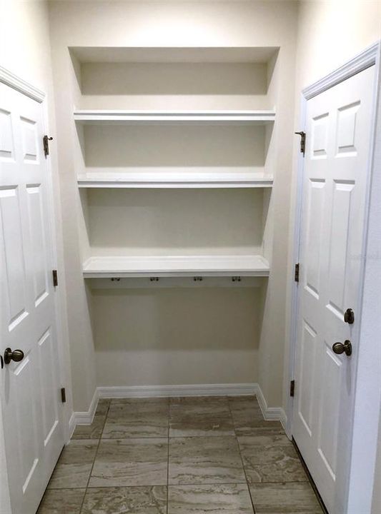 合同活跃: $669,900 (4 贝兹, 3 浴室, 2470 平方英尺)