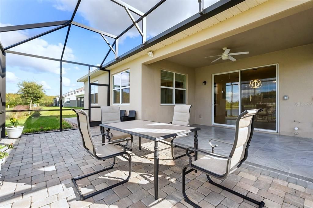 合同活跃: $669,900 (4 贝兹, 3 浴室, 2470 平方英尺)