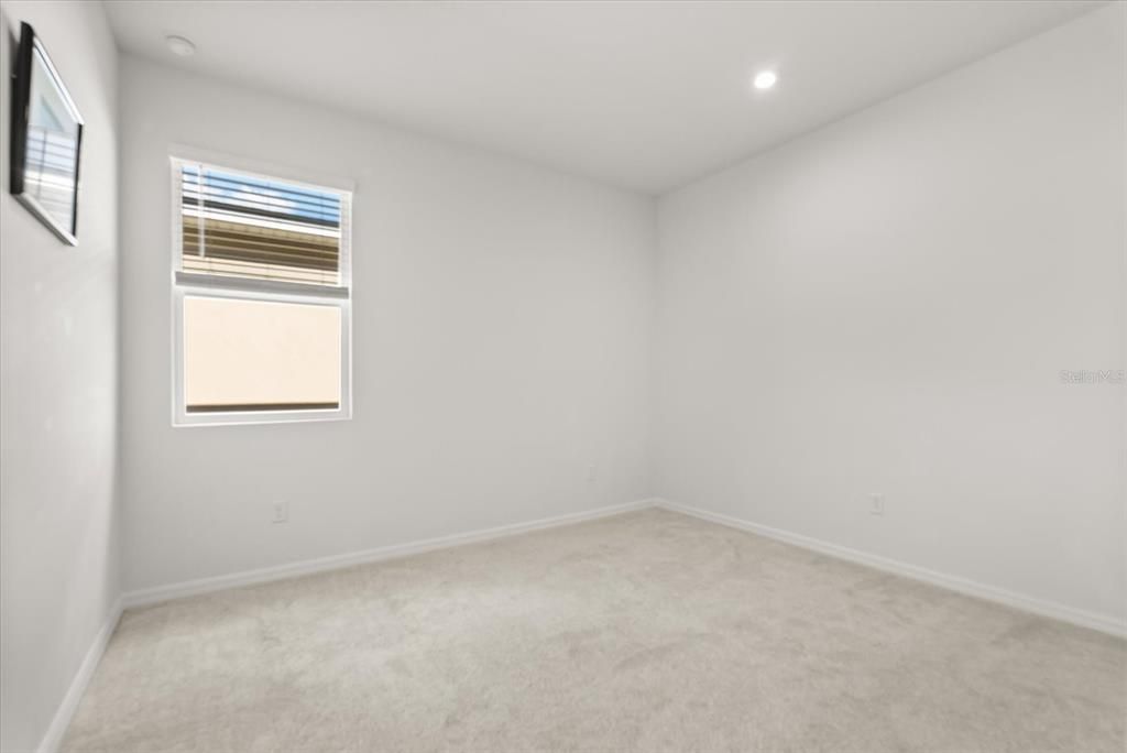 合同活跃: $669,900 (4 贝兹, 3 浴室, 2470 平方英尺)