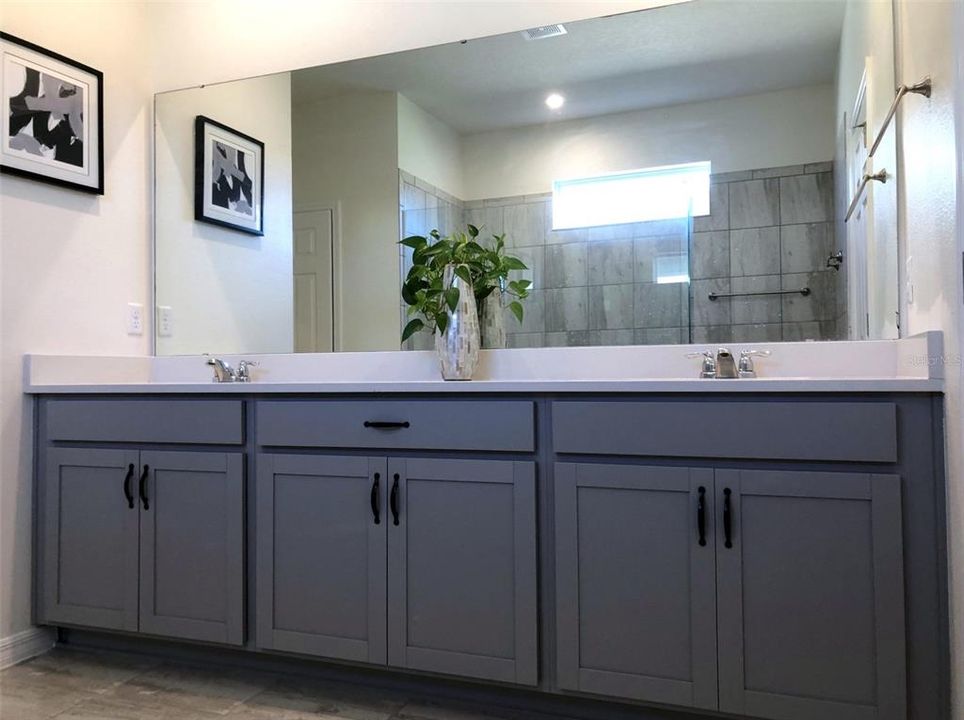 合同活跃: $669,900 (4 贝兹, 3 浴室, 2470 平方英尺)