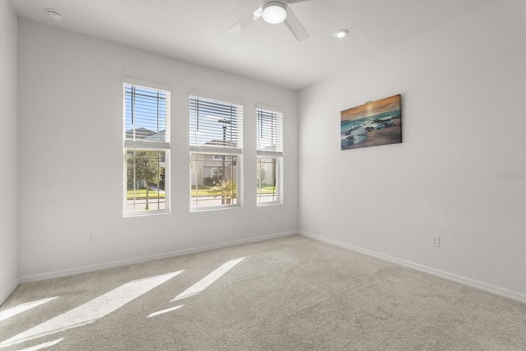 合同活跃: $669,900 (4 贝兹, 3 浴室, 2470 平方英尺)