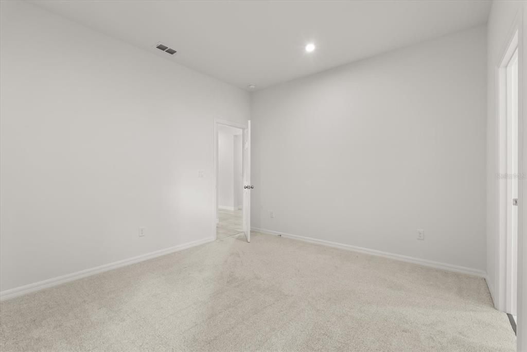 合同活跃: $669,900 (4 贝兹, 3 浴室, 2470 平方英尺)