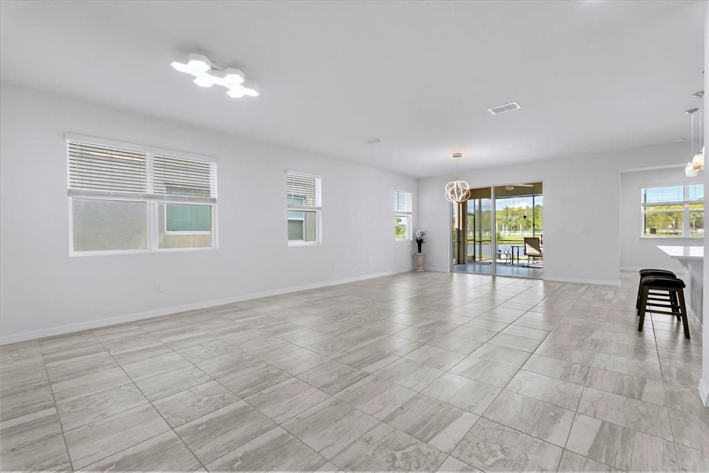 合同活跃: $669,900 (4 贝兹, 3 浴室, 2470 平方英尺)