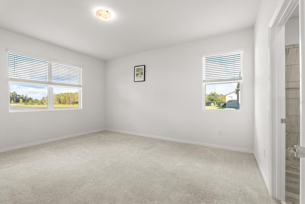 合同活跃: $669,900 (4 贝兹, 3 浴室, 2470 平方英尺)