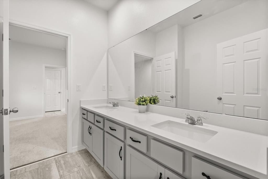 合同活跃: $669,900 (4 贝兹, 3 浴室, 2470 平方英尺)