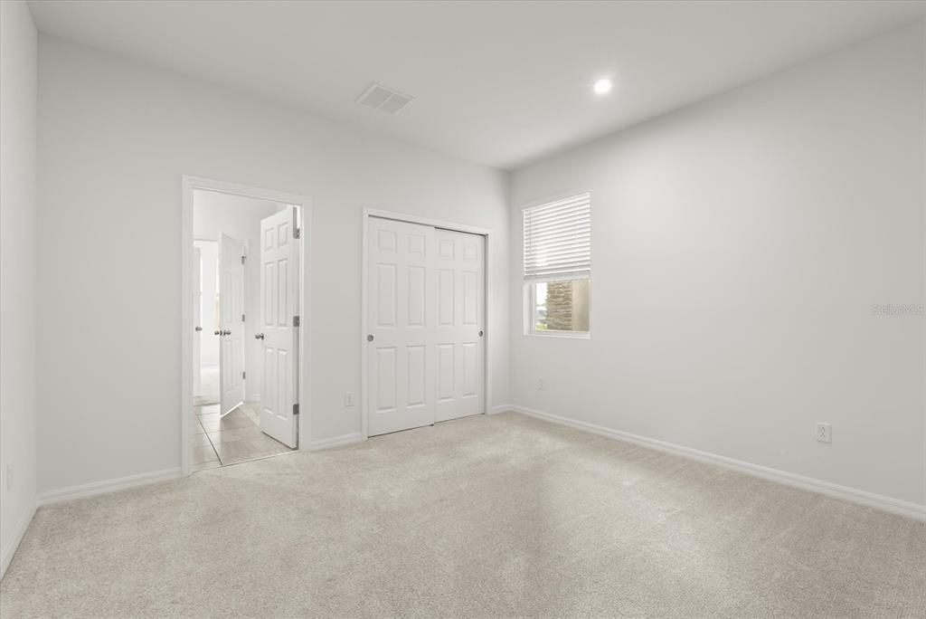 合同活跃: $669,900 (4 贝兹, 3 浴室, 2470 平方英尺)