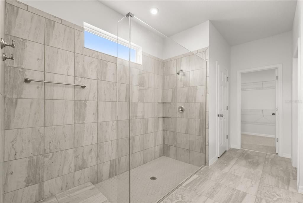 合同活跃: $669,900 (4 贝兹, 3 浴室, 2470 平方英尺)