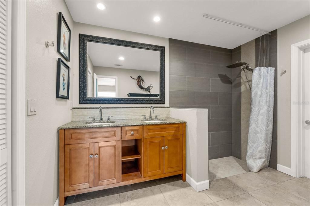 Activo con contrato: $599,990 (4 camas, 2 baños, 2000 Pies cuadrados)