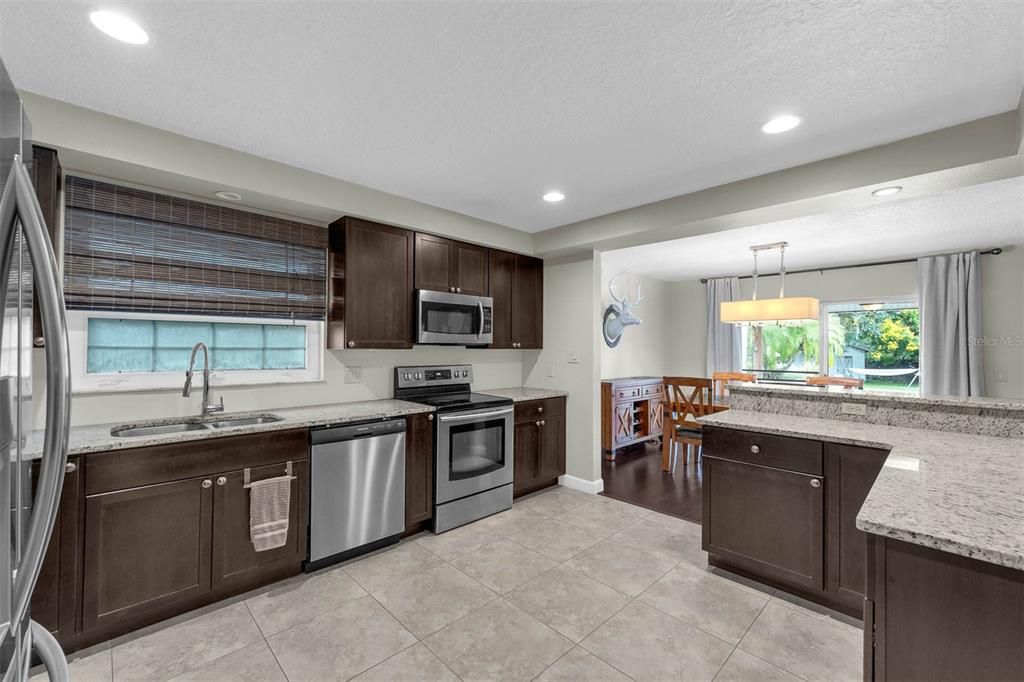 Activo con contrato: $599,990 (4 camas, 2 baños, 2000 Pies cuadrados)