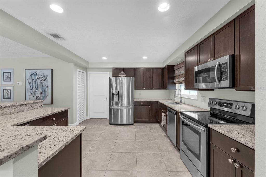 Activo con contrato: $599,990 (4 camas, 2 baños, 2000 Pies cuadrados)