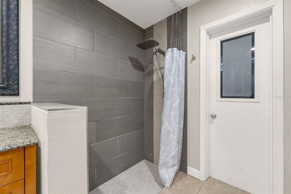 Activo con contrato: $599,990 (4 camas, 2 baños, 2000 Pies cuadrados)