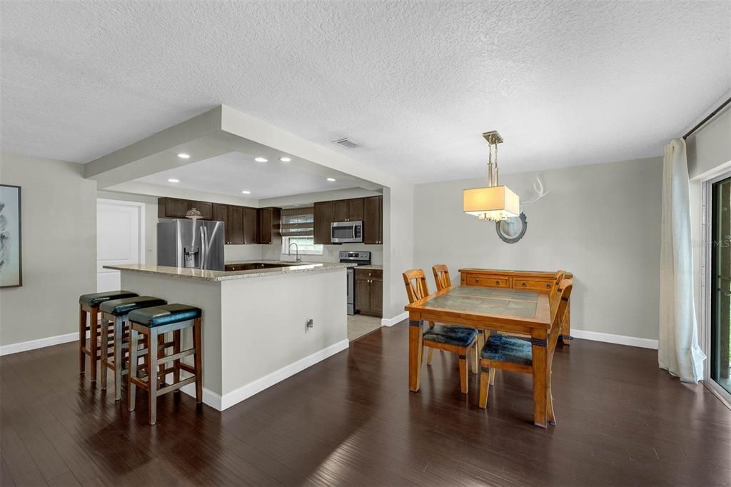 Activo con contrato: $599,990 (4 camas, 2 baños, 2000 Pies cuadrados)