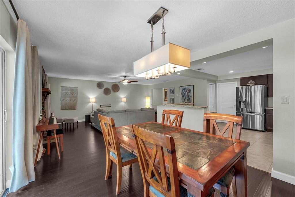 Activo con contrato: $599,990 (4 camas, 2 baños, 2000 Pies cuadrados)