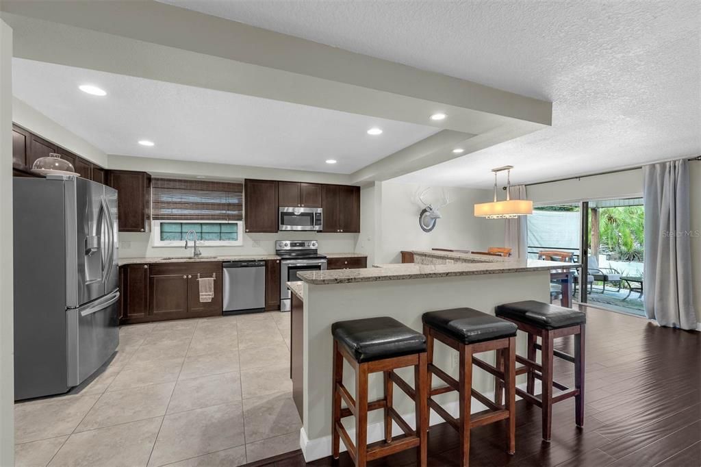 Activo con contrato: $599,990 (4 camas, 2 baños, 2000 Pies cuadrados)