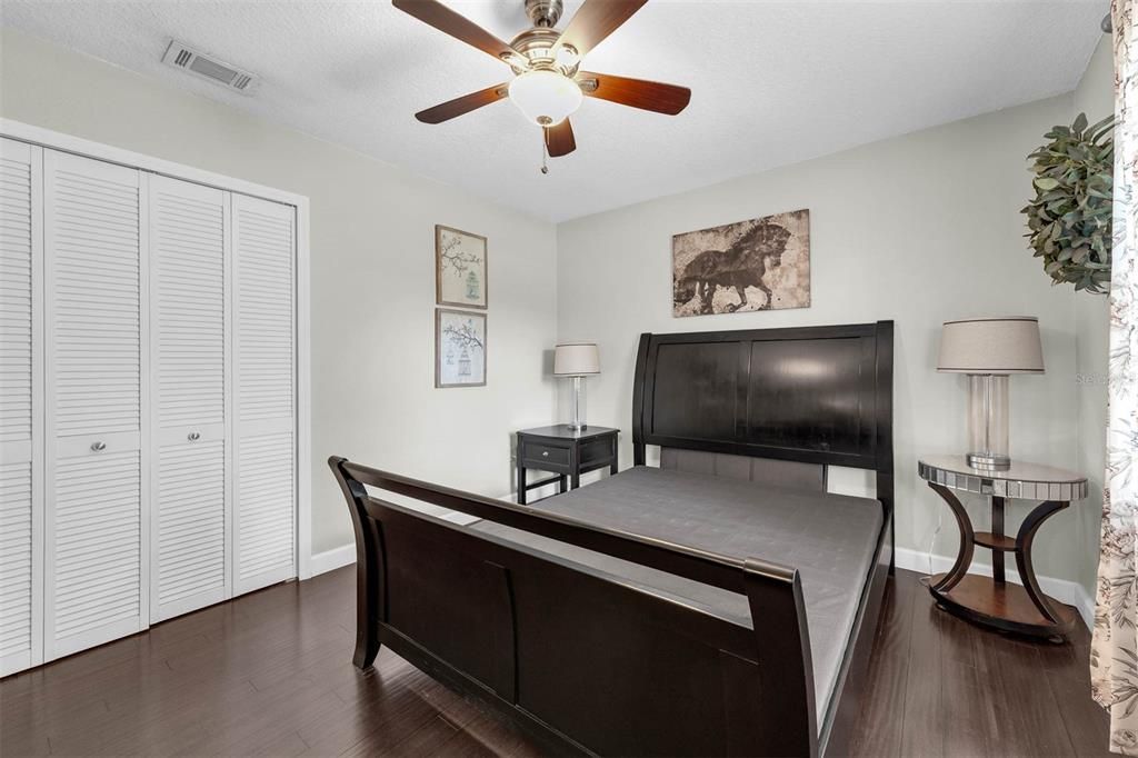 Activo con contrato: $599,990 (4 camas, 2 baños, 2000 Pies cuadrados)