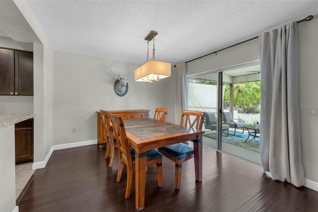 Activo con contrato: $599,990 (4 camas, 2 baños, 2000 Pies cuadrados)